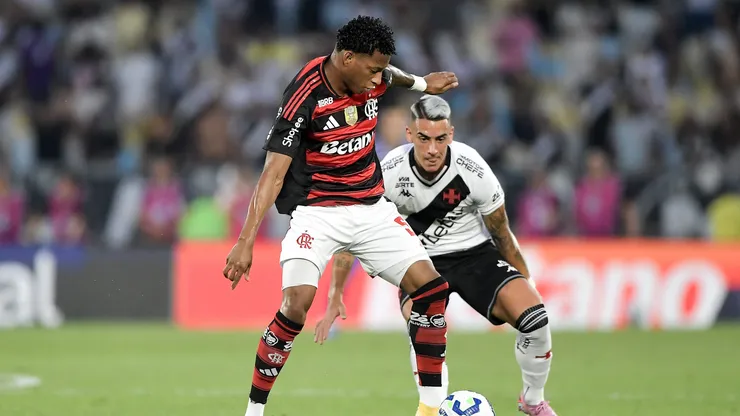 RJ - RIO DE JANEIRO - 21/09/2025 - BRASILEIRO A 2025, FLAMENGO X VASCO - Plata jogador do Flamengo durante partida contra o Vasco no estadio Maracana pelo campeonato Brasileiro A 2025. Foto: Thiago Ribeiro/AGIF