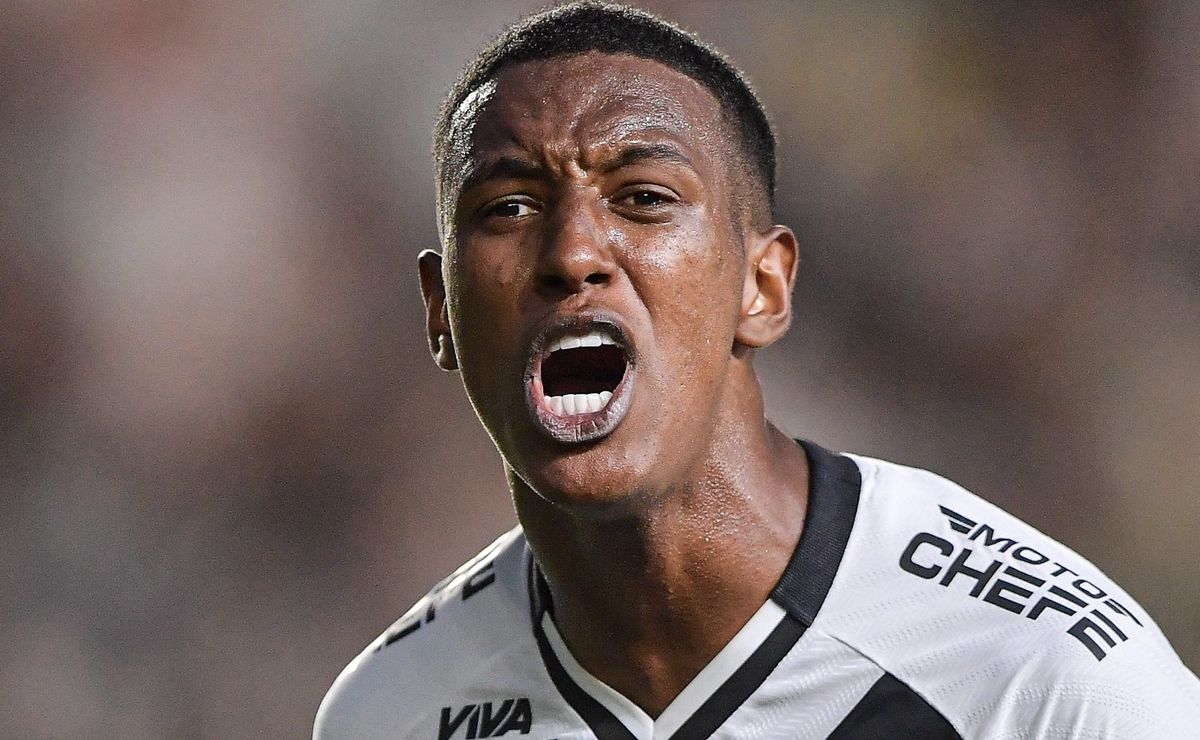 Robert Renan vira referência defensiva do Vasco para o clássico contra o Flamengo no Carioca