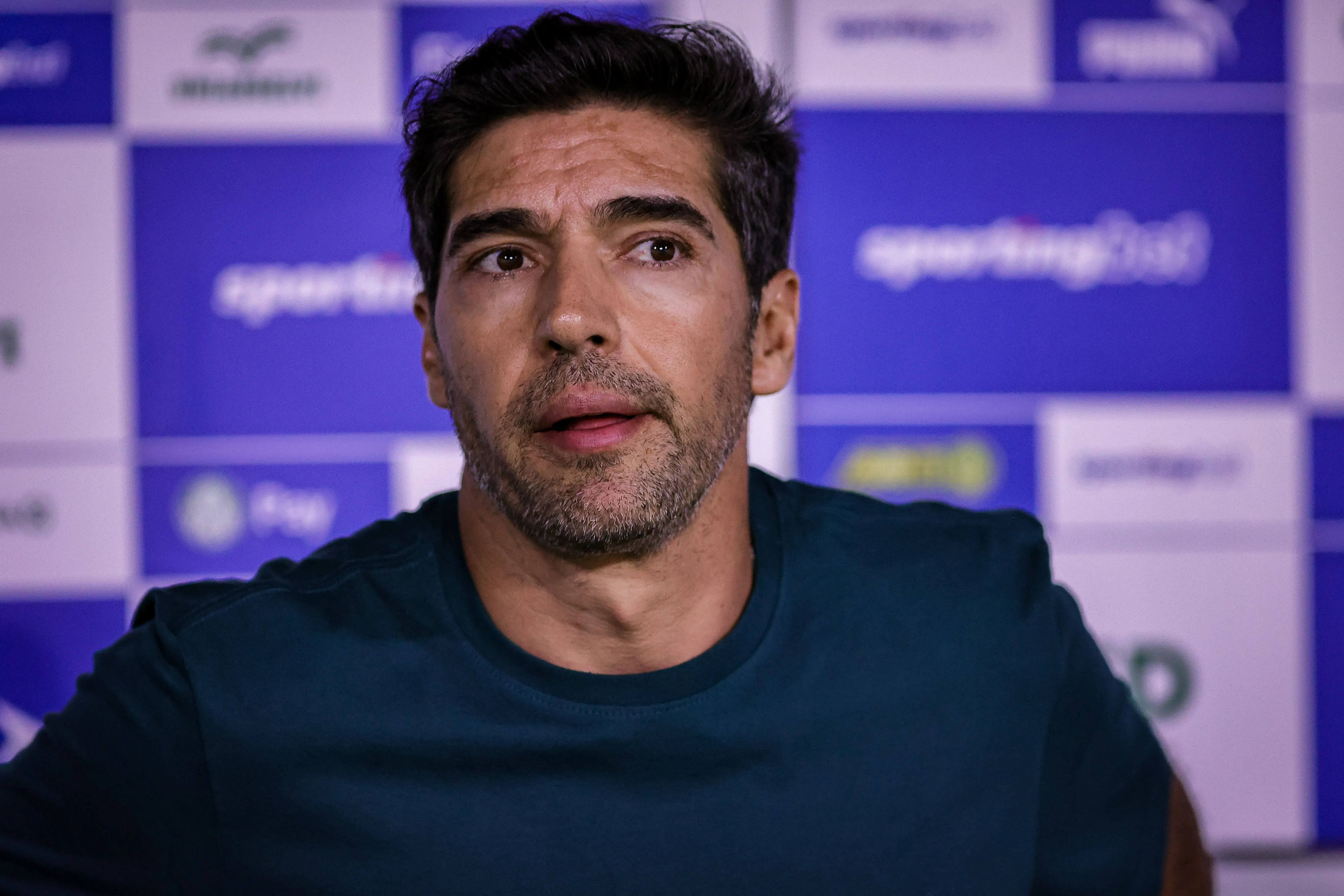 Abel Ferreira vem tendo problemas defensivos desde 2025. Foto: Fabio Giannelli/AGIF
