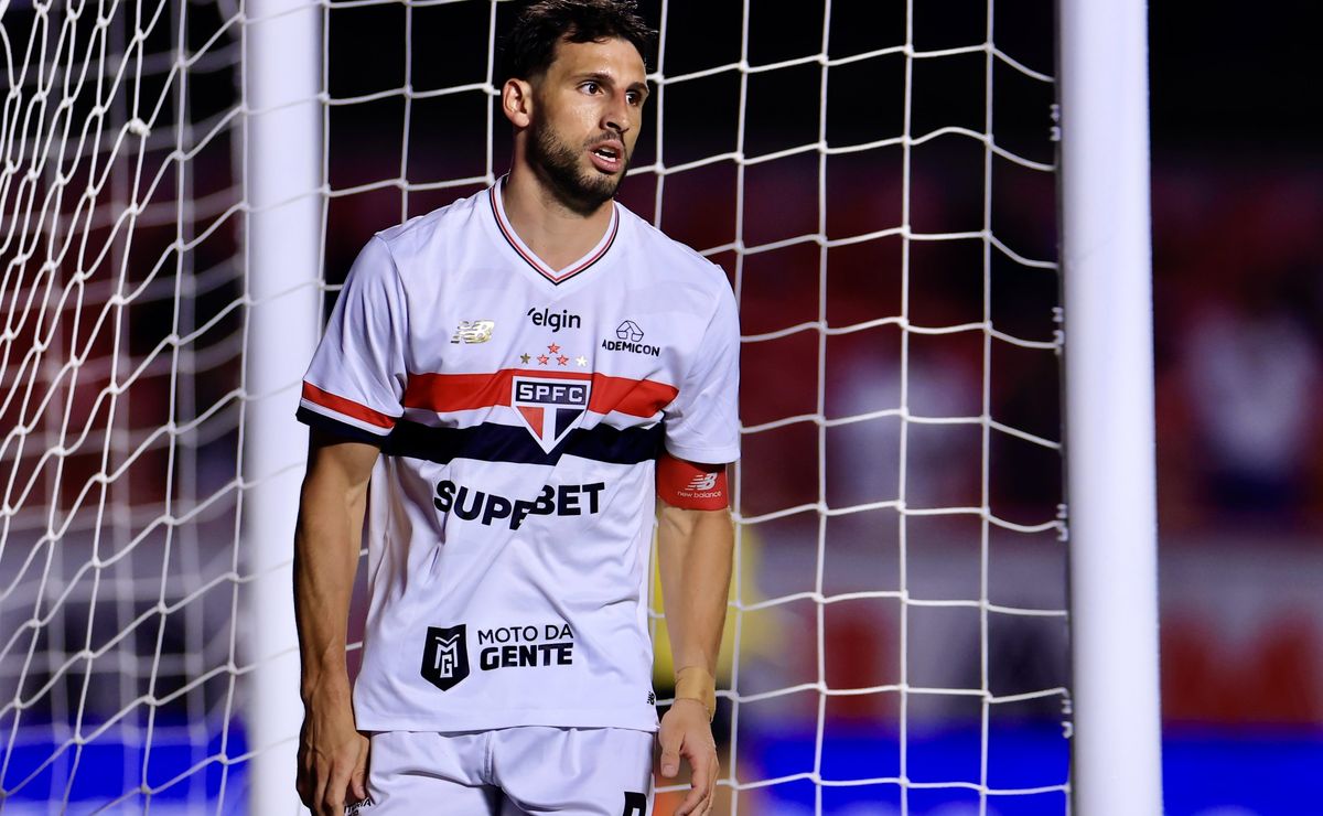 Calleri perde gol inacreditável, vira herói depois, mas não evita derrota do São Paulo contra a Portuguesa