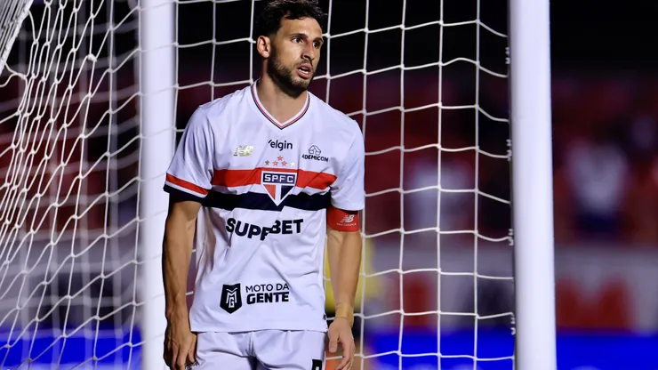 Calleri lamentando chance perdida no Morumbis. Foto: Marcello Zambrana/AGIF