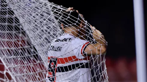 Calleri lamenta em meio às redes após perder chance inacreditável em SPFC x Lusa