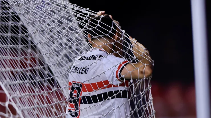 Calleri lamenta em meio às redes após perder chance inacreditável em SPFC x Lusa