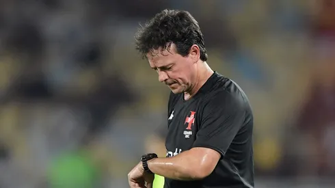 Fernando Diniz tecnico do Vasco durante partida contra o Flamengo no estadio Maracana pelo campeonato Brasileiro A 2025. Foto: Thiago Ribeiro/AGIF