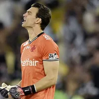 Léo Jardim recebe elogios por sua atuação durante Flamengo x Vasco