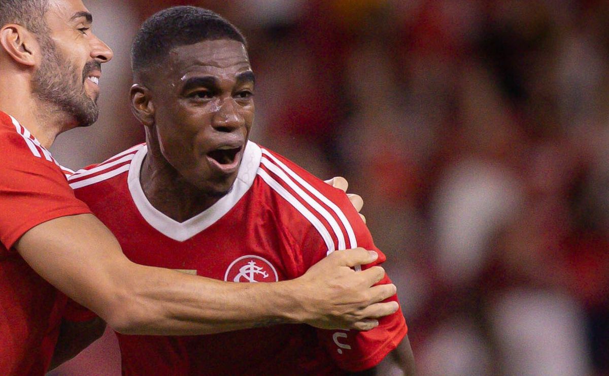 Félix Torres balança as redes em sua estreia pelo Internacional e torcedores do Corinthians repercutem o feito