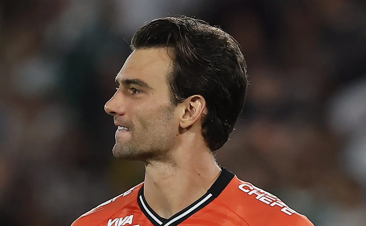 Léo Jardim brilha e garante empate sem gols no clássico, defendendo Flamengo em momentos decisivos