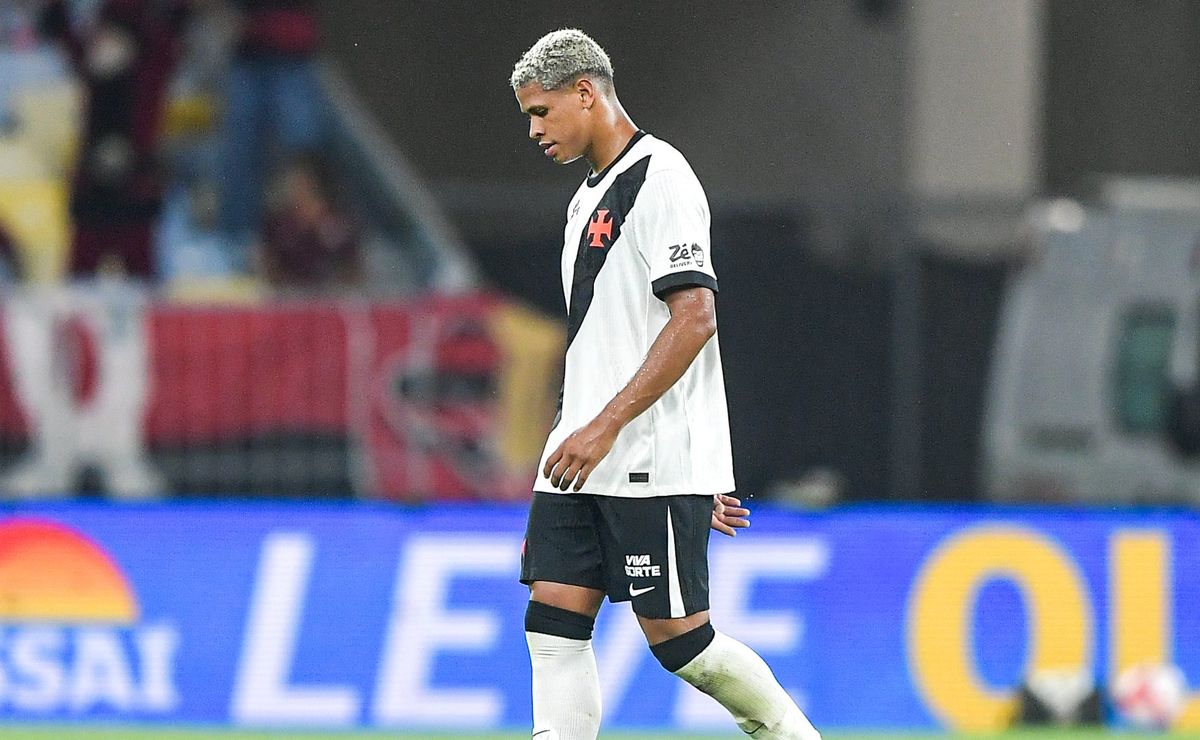 Vasco sofre com expulsão de Barros, joga com um a menos e perde clássico para o Flamengo