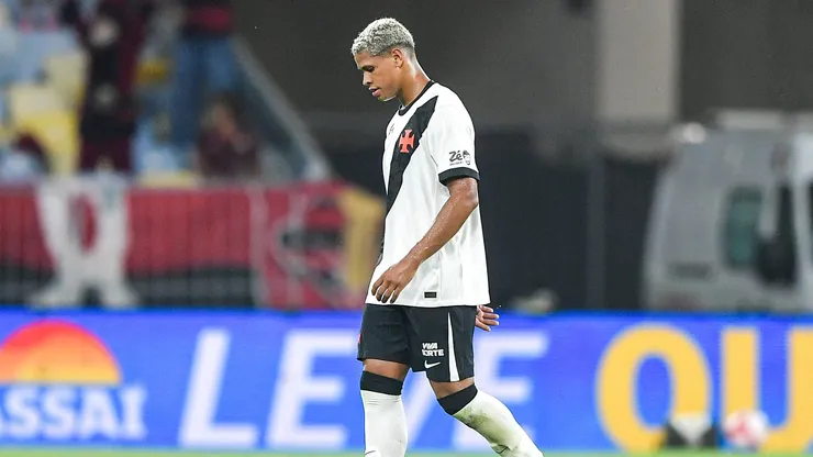Barros foi expulso e deixou o Vasco em desvantagem numérica no segundo tempo