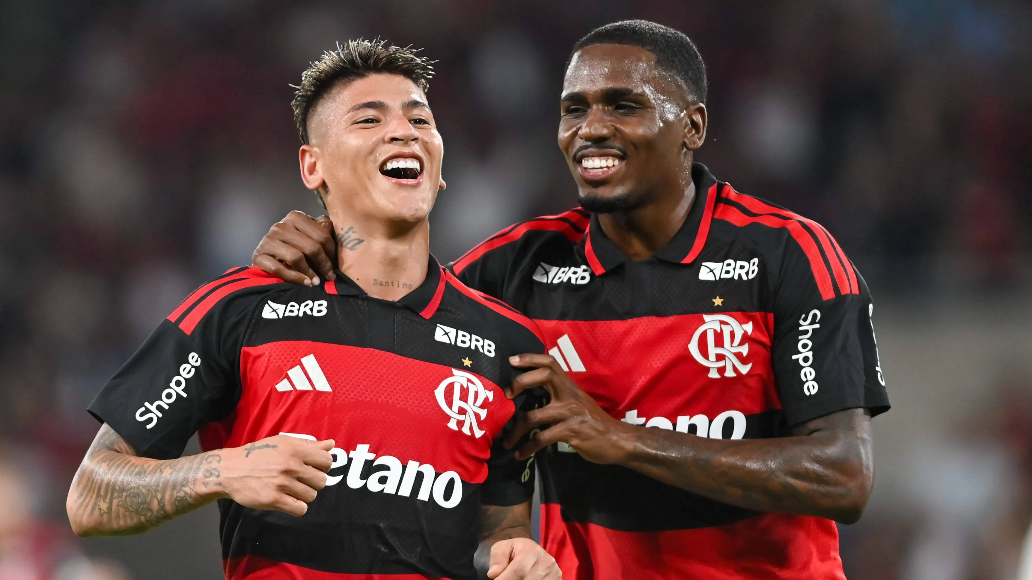 Carrascal comemora golaço junto de Evertton Araújo que decretou vitória do Flamengo.