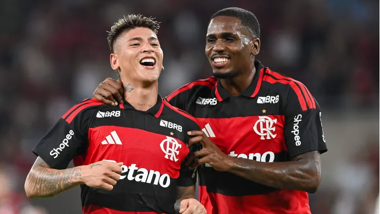 Carrascal comemora golaço junto de Evertton Araújo que decretou vitória rubro-negra sobre o Vasco