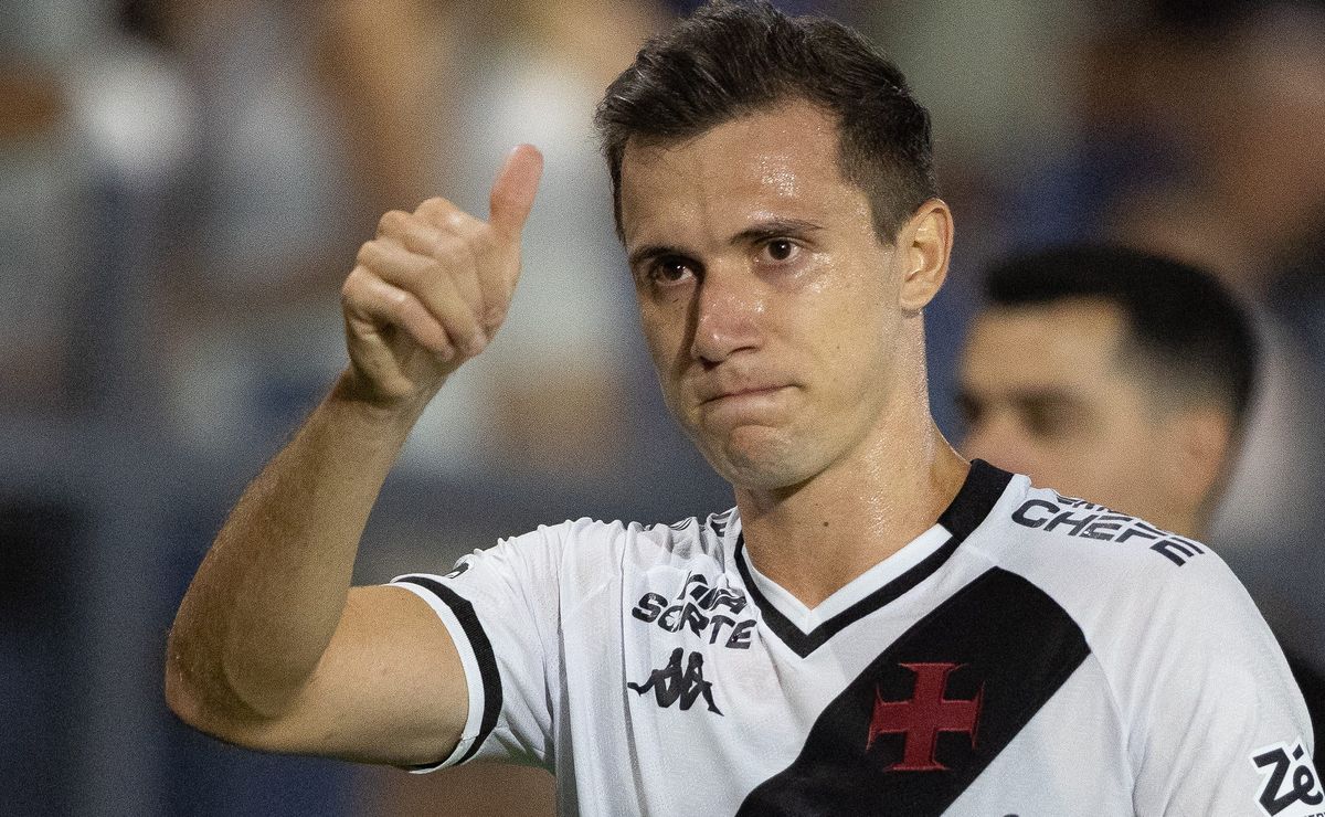 Lucas Piton erra na defesa, entrega gol ao Flamengo e é criticado pela torcida do Vasco