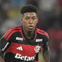 Vitão celebra estreia no Flamengo e comemora vitória contra o Vasco