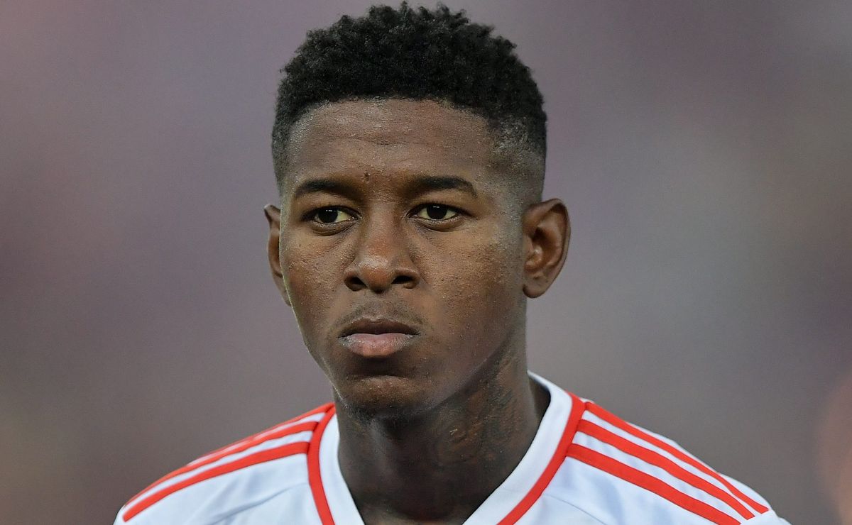 Vitão tem estreia aprovada pela Nação em amasso do Flamengo sobre o Vasco no Maracanã