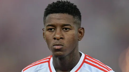 Vitão tem estreia aprovada pela torcida do Flamengo contra o Vasco