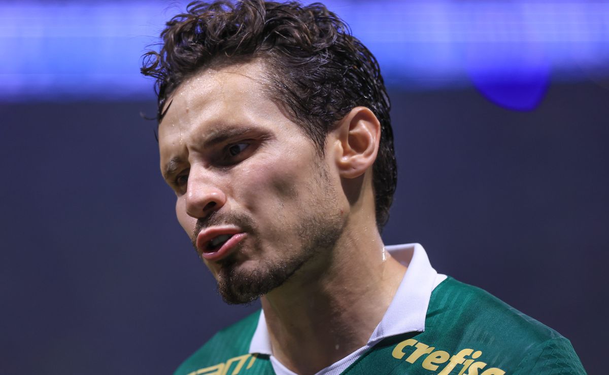 Raphael Veiga sinaliza saída do Palmeiras e América do México acelera acerto para próximas horas