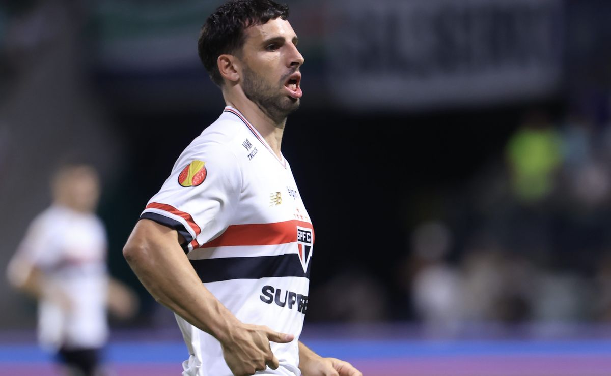 Calleri, do São Paulo, provoca o Palmeiras por goleada para o Novorizontino: “Gasta R$ 400 milhões”