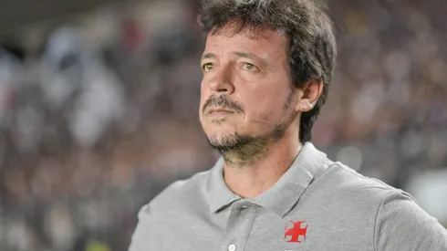 Diniz reclamou da arbitragem – Foto: Thiago Ribeiro/AGIF