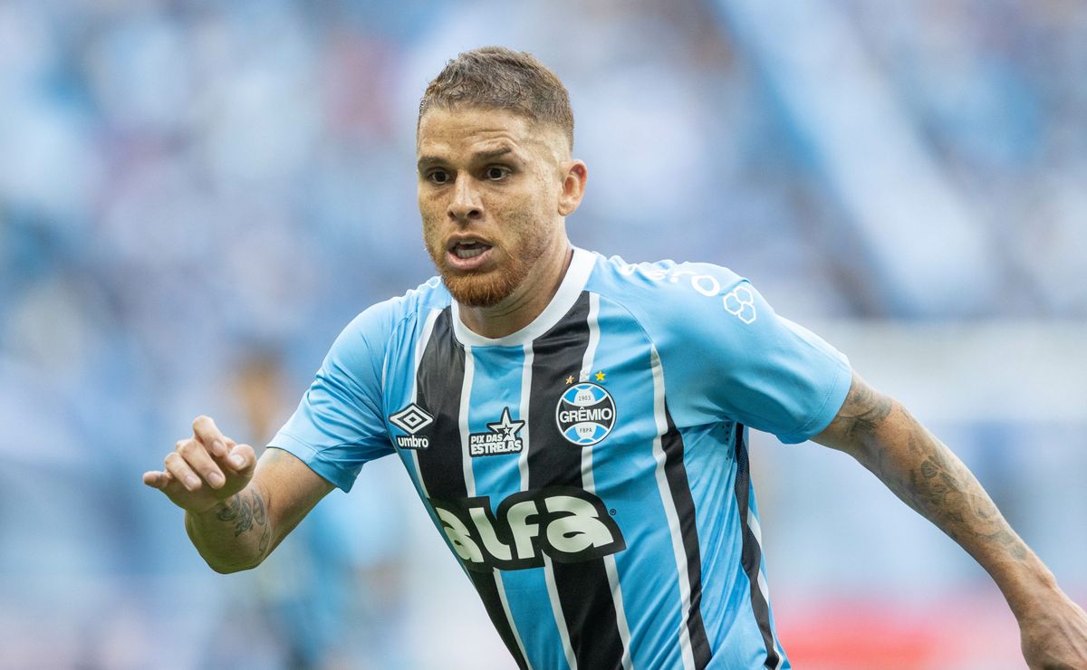 Luís Castro revela que decisão sobre saída de Cuéllar será tomada no momento certo e critica preconceitos