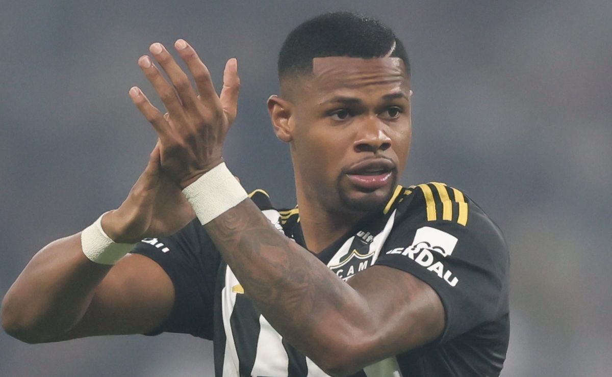 Corinthians corre risco de sofrer chapéu do Santos pela contratação do centroavante Júnior Santos