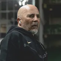 Sampaoli freia busca por zagueiro e prefere focar nos jogadores do elenco