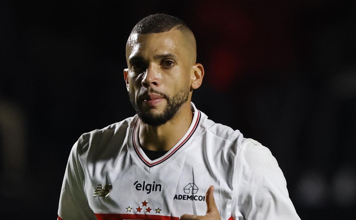 Dória estreia no Morumbis e torcida do São Paulo critica atuação do zagueiro: “Saudade do Sabino”