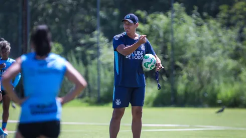 Técnico das Mosqueteiras fala sobre preparação do grupo – Foto: Caroline Motta/Grêmio FBPA