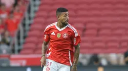 Paulinho foi titular no meio-campo do Colorado