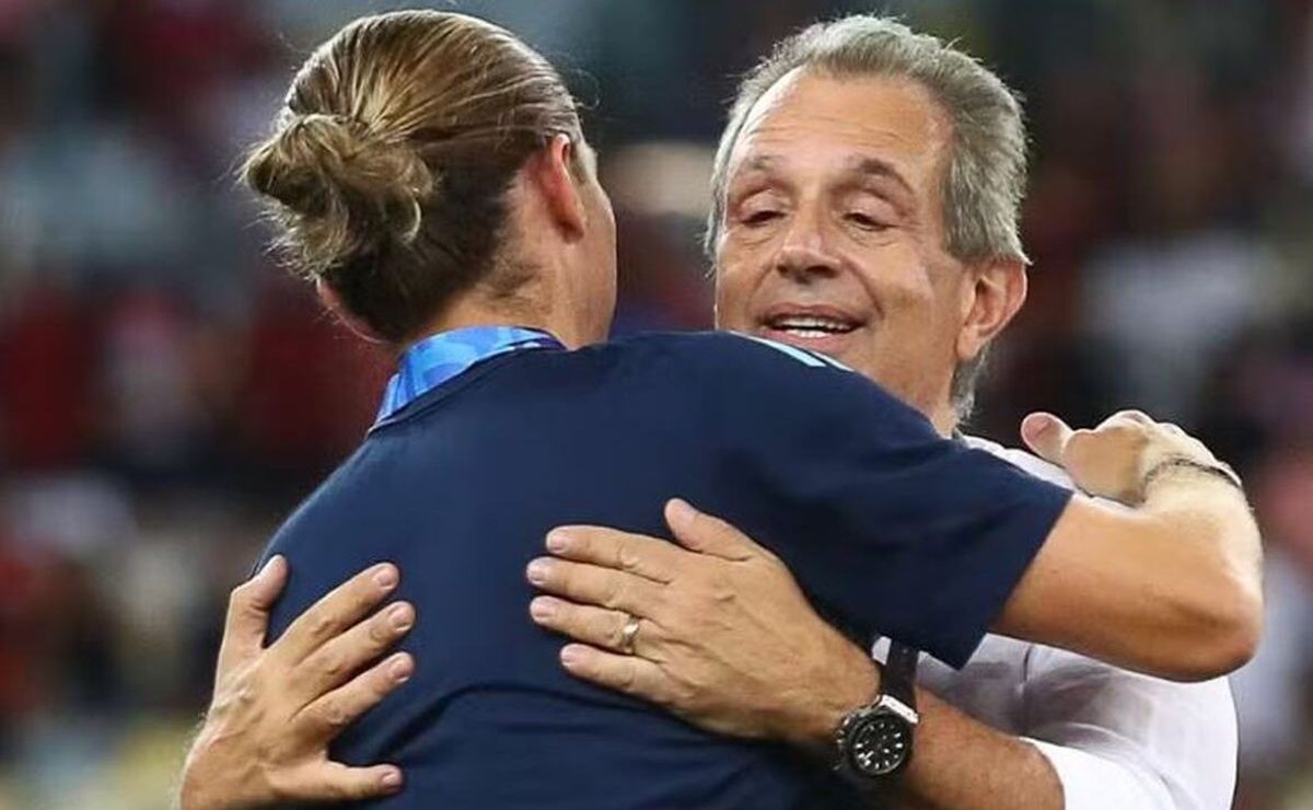 Flamengo quer fechar de vez a volta de Lucas Paquetá após retorno do presidente BAP das férias