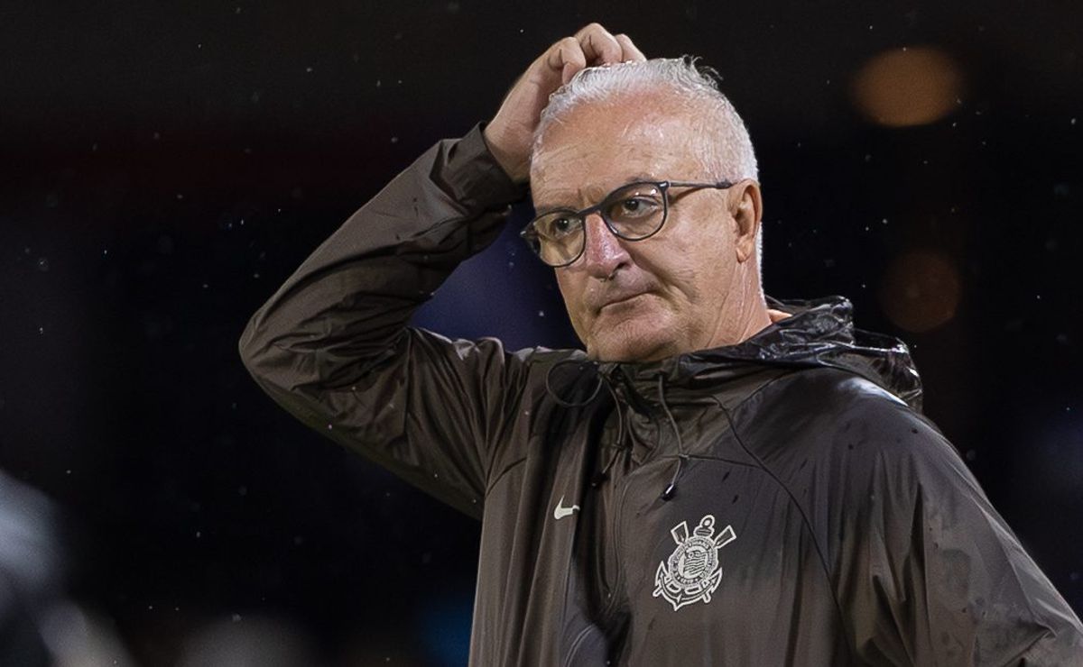 Dorival Júnior muda escalação em Santos x Corinthians com Matheus Pereira titular e formação 4-5-1