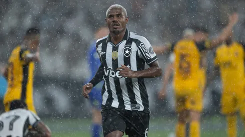 Cuiabano pode deixar o Nottingham Forest, e Rio Ave ou Olympiacos surgem como destinos Foto Jorge RodriguesAGIF