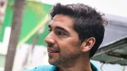 Abel durante embarque da delegação em ônibus