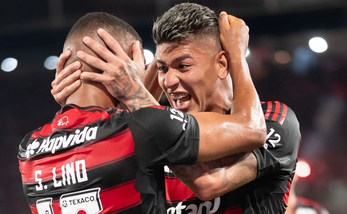 Flamengo sobe em ranking global e desafia os gigantes do futebol na luta por riqueza financeira