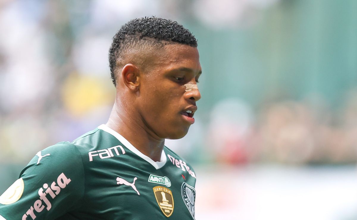 Palmeiras vai atrás de Danilo, do Botafogo, e busca informações sobre o meio-campista