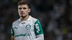 PE - RECIFE - 06/04/2025 - BRASILEIRO A 2025, SPORT X PALMEIRAS - Raphael Veiga jogador do Palmeiras durante partida contra o Sport no estadio Ilha do Retiro pelo campeonato Brasileiro A 2025. Foto: Rafael Vieira/AGIF