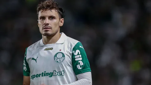 PE – RECIFE – 06/04/2025 – BRASILEIRO A 2025, SPORT X PALMEIRAS – Raphael Veiga jogador do Palmeiras durante partida contra o Sport no estadio Ilha do Retiro pelo campeonato Brasileiro A 2025. Foto: Rafael Vieira/AGIF
