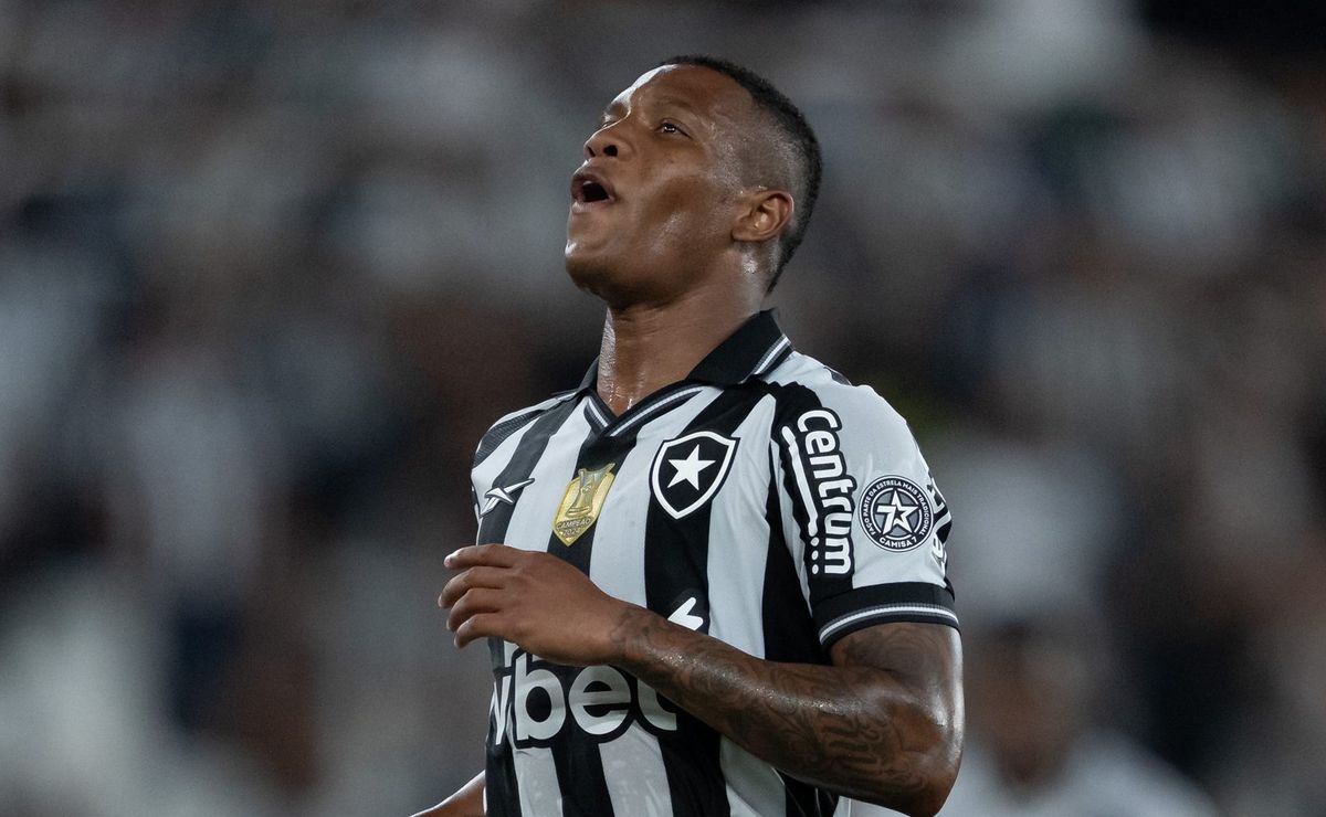 Flamengo e Palmeiras são avisados após decisão do Botafogo sobre descartar saída do volante Danilo