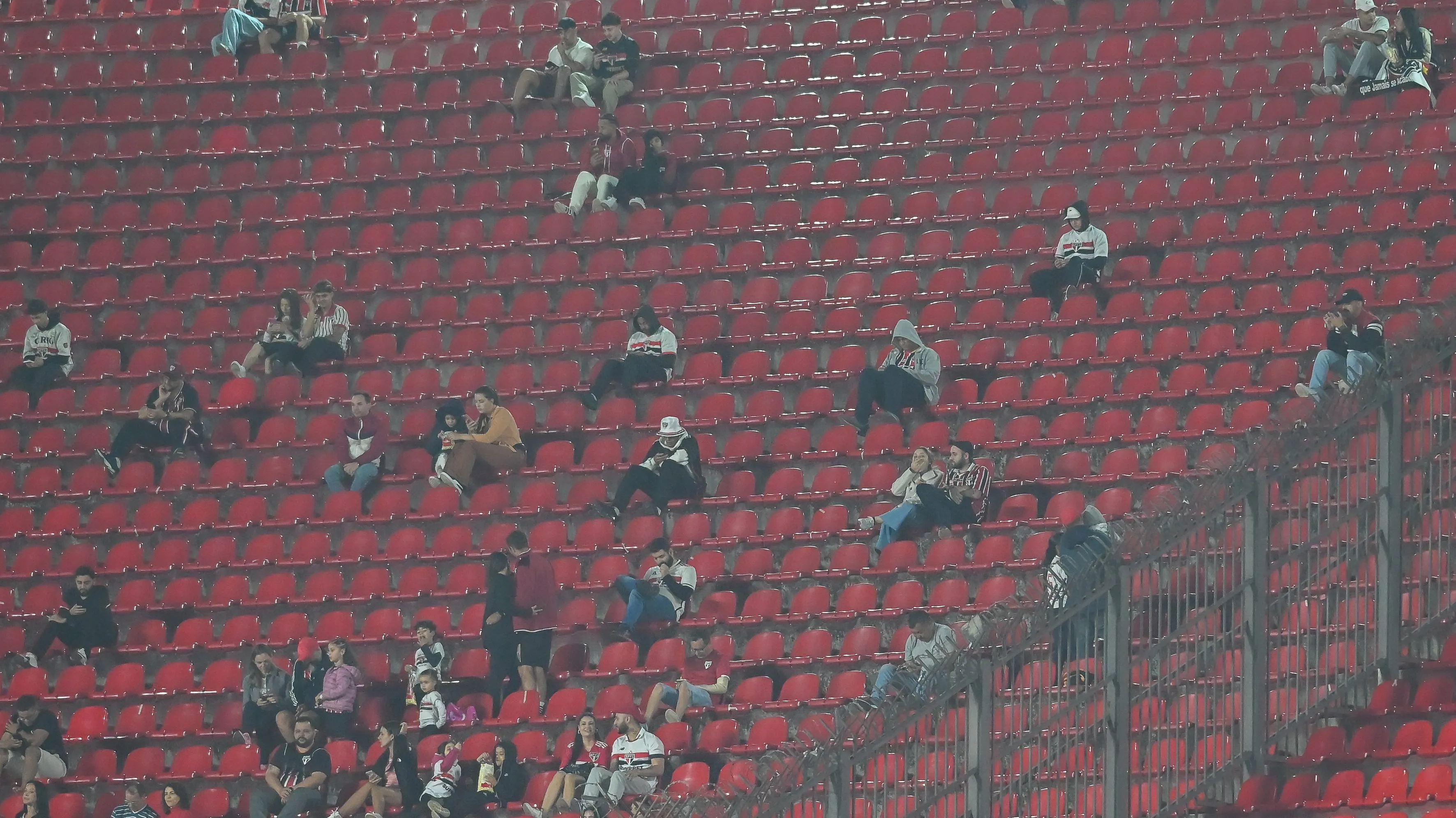 SP – SAO PAULO – 29/09/2025 – BRASILEIRO A 2025, SAO PAULO X CEARA – Torcida do Sao Paulo durante partida contra Ceara no estadio Morumbi pelo campeonato Brasileiro A 2025. Foto: Jota Erre/AGIF