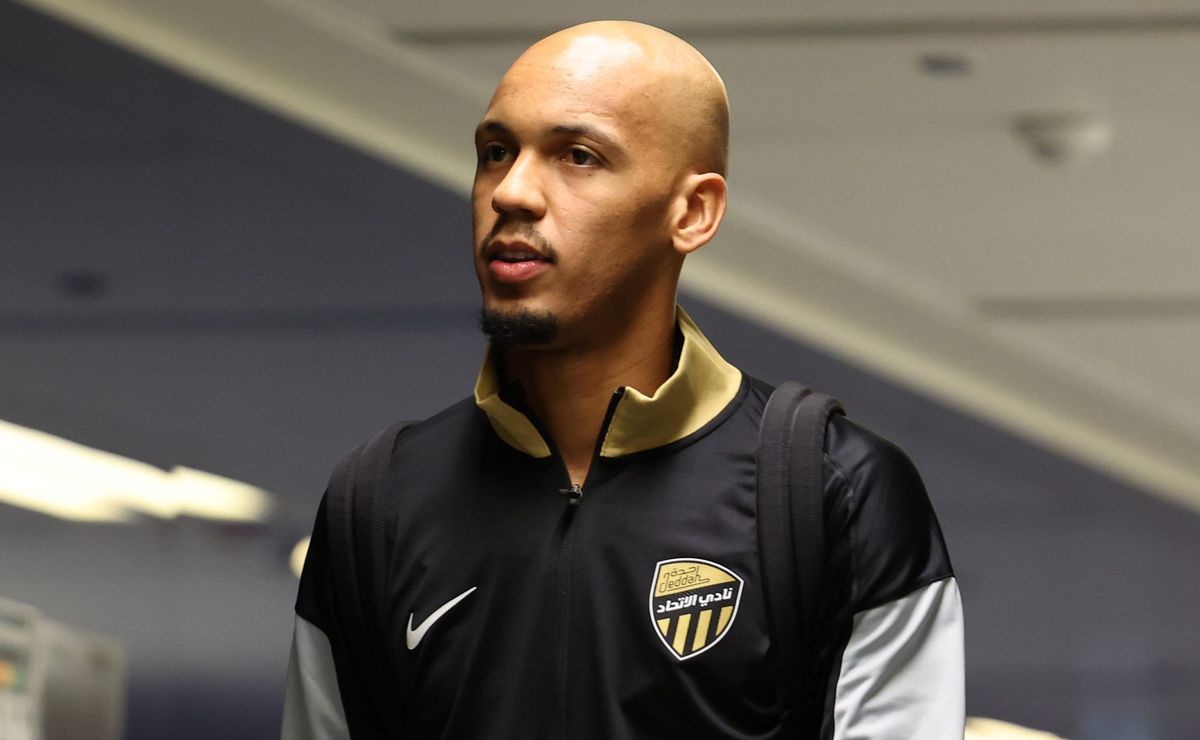 Grêmio entra na disputa por Fabinho e Palmeiras segue de olho no meio-campista, diz repórter