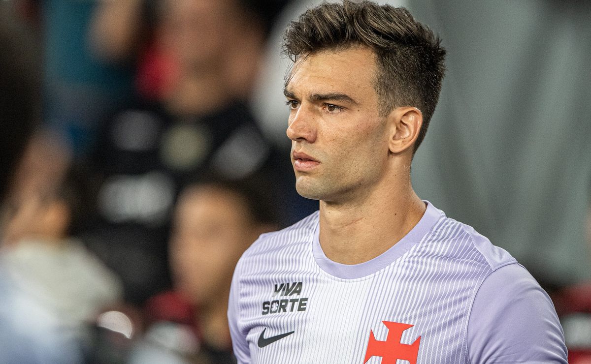 Léo Jardim sai do clubismo e reconhece superioridade do Flamengo: “A gente precisa trabalhar”