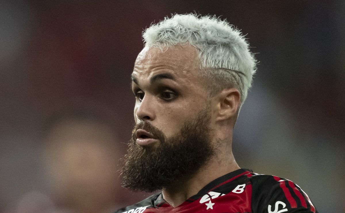 Filipe Luís usando Michael de volante no Flamengo tem definição e não acontecerá; saída ainda é tendência
