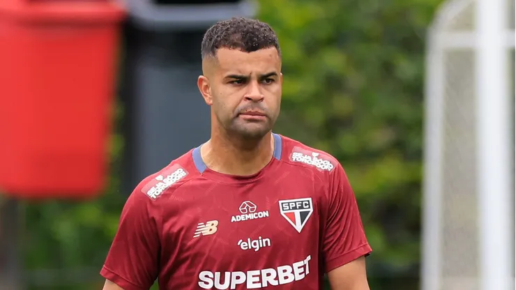 Alisson jogador do São Paulo durante treino no CT Foto: Marcello Zambrana/AGIF