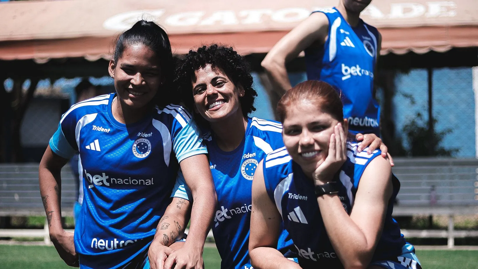Elenco feminino do Cruzeiro em treinamento no CT da Raposa