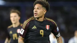 Paolo Guerrero com a camisa do Peru