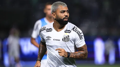SP – BARUERI – 14/01/2026 – PAULISTA 2026, PALMEIRAS X SANTOS – Gabi jogador do Santos durante aquecimento antes da partida contra o Palmeiras no estadio Arena Barueri pelo campeonato Paulista 2026. Foto: Ettore Chiereguini/AGIF