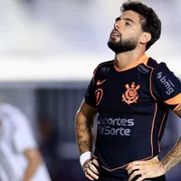 Yuri Alberto erra pênalti e marca no clássico