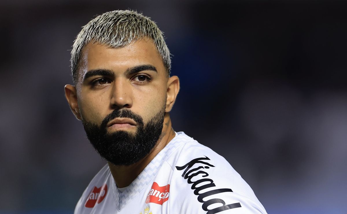 Gabigol balança as redes no clássico contra o Corinthians, mas arbitragem marca impedimento no lance