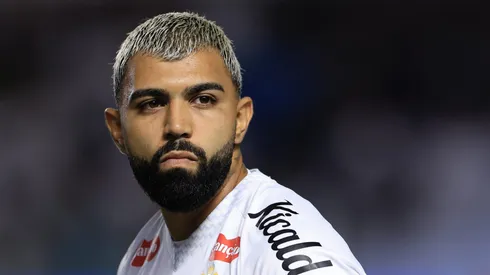 Gabigol em ação com a camisa do Santos em 2026.
