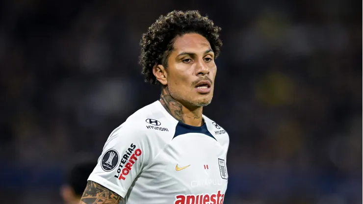 Paolo Guerrero sofre ataque no Peru. (Photo by Marcelo Endelli/Getty Images)