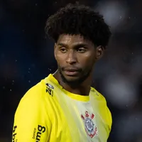 Hugo Souza é flagrado com falha bizarra em Santos x Corinthians